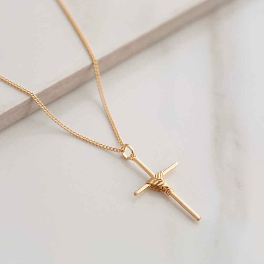 11thstreet Gold Cross Pendant Necklace